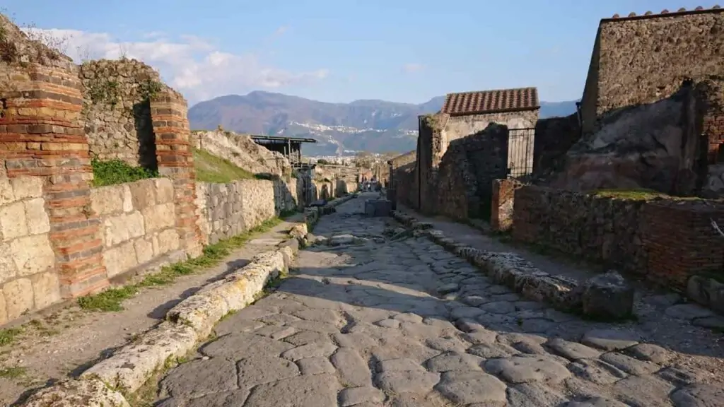 La maledizione di Pompei: cosa succederebbe a chi ruba reperti