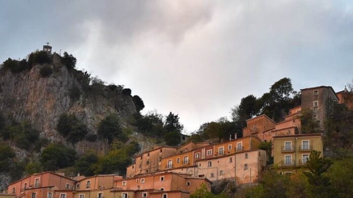 In Campania c'è questo borgo antico che incanta i turisti da tutto il mondo