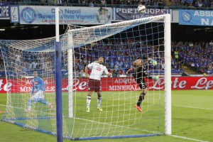 Jose Maria Callejon of Ssc Napoli (L) scores the 2-1 goal lead during Italian Serie A soccer match between Ssc Napoli and Fc Torino at San Paolo Stadium in Naples, 5 October 2014.  ANSA / CESARE ABBATE